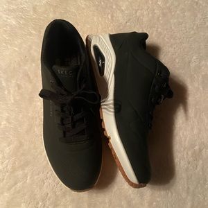 Women’s Skechers Los Angeles Shoes - Size 10 - Purchased New only worn once.